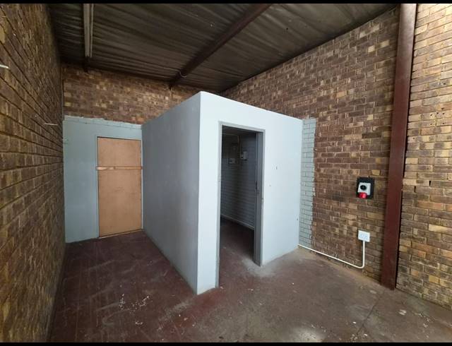 145M² WAREHOUSE TO LET IN WADEVILLE